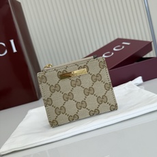 【配全套包装】‼️《Gucci传世》系列深入探索品牌典藏元素,将不同年代的设计融入一体,谱写出一段美学传 【配全套包装】‼️《Gucci传世》系列深入探索品牌典藏元素,将不同年代的设计融入一体,谱写出一段美学传
