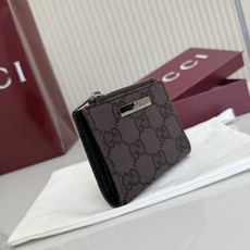 【配全套包装】‼️《Gucci传世》系列深入探索品牌典藏元素,将不同年代的设计融入一体,谱写出一段美学传 【配全套包装】‼️《Gucci传世》系列深入探索品牌典藏元素,将不同年代的设计融入一体,谱写出一段美学传