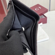 【配全套包装】‼️《Gucci传世》系列深入探索品牌典藏元素,将不同年代的设计融入一体,谱写出一段美学传 【配全套包装】‼️《Gucci传世》系列深入探索品牌典藏元素,将不同年代的设计融入一体,谱写出一段美学传
