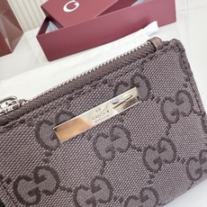 【配全套包装】‼️《Gucci传世》系列深入探索品牌典藏元素,将不同年代的设计融入一体,谱写出一段美学传 【配全套包装】‼️《Gucci传世》系列深入探索品牌典藏元素,将不同年代的设计融入一体,谱写出一段美学传