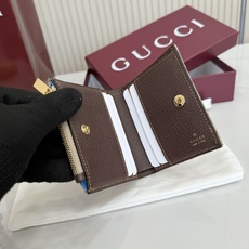 【配全套包装】‼️《Gucci传世》系列深入探索品牌典藏元素,将不同年代的设计融入一体,谱写出一段美学传 【配全套包装】‼️《Gucci传世》系列深入探索品牌典藏元素,将不同年代的设计融入一体,谱写出一段美学传