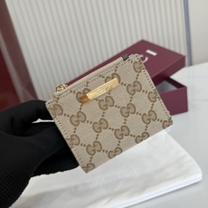 【配全套包装】‼️《Gucci传世》系列深入探索品牌典藏元素,将不同年代的设计融入一体,谱写出一段美学传 【配全套包装】‼️《Gucci传世》系列深入探索品牌典藏元素,将不同年代的设计融入一体,谱写出一段美学传