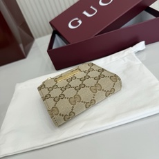 【配全套包装】‼️《Gucci传世》系列深入探索品牌典藏元素,将不同年代的设计融入一体,谱写出一段美学传 【配全套包装】‼️《Gucci传世》系列深入探索品牌典藏元素,将不同年代的设计融入一体,谱写出一段美学传