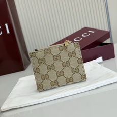 【配全套包装】‼️《Gucci传世》系列深入探索品牌典藏元素,将不同年代的设计融入一体,谱写出一段美学传 【配全套包装】‼️《Gucci传世》系列深入探索品牌典藏元素,将不同年代的设计融入一体,谱写出一段美学传