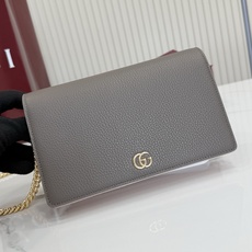 【配全套包装】‼️《Gucci新世代》系列深入探索品牌的典藏元素,将不同世代的设计融合为一体,谱写出一段 【配全套包装】‼️《Gucci新世代》系列深入探索品牌的典藏元素,将不同世代的设计融合为一体,谱写出一段