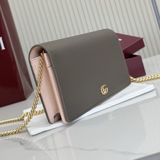【配全套包装】‼️《Gucci新世代》系列深入探索品牌的典藏元素,将不同世代的设计融合为一体,谱写出一段 【配全套包装】‼️《Gucci新世代》系列深入探索品牌的典藏元素,将不同世代的设计融合为一体,谱写出一段