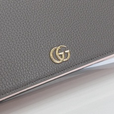 【配全套包装】‼️《Gucci新世代》系列深入探索品牌的典藏元素,将不同世代的设计融合为一体,谱写出一段 【配全套包装】‼️《Gucci新世代》系列深入探索品牌的典藏元素,将不同世代的设计融合为一体,谱写出一段