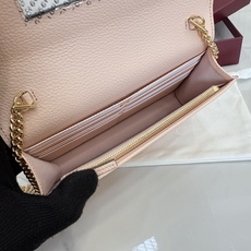 【配全套包装】‼️《Gucci新世代》系列深入探索品牌的典藏元素,将不同世代的设计融合为一体,谱写出一段 【配全套包装】‼️《Gucci新世代》系列深入探索品牌的典藏元素,将不同世代的设计融合为一体,谱写出一段