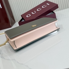 【配全套包装】‼️《Gucci新世代》系列深入探索品牌的典藏元素,将不同世代的设计融合为一体,谱写出一段 【配全套包装】‼️《Gucci新世代》系列深入探索品牌的典藏元素,将不同世代的设计融合为一体,谱写出一段