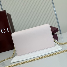 【配全套包装】‼️《Gucci新世代》系列深入探索品牌的典藏元素,将不同世代的设计融合为一体,谱写出一段 【配全套包装】‼️《Gucci新世代》系列深入探索品牌的典藏元素,将不同世代的设计融合为一体,谱写出一段