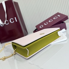 【配全套包装】‼️《Gucci新世代》系列深入探索品牌的典藏元素,将不同世代的设计融合为一体,谱写出一段 【配全套包装】‼️《Gucci新世代》系列深入探索品牌的典藏元素,将不同世代的设计融合为一体,谱写出一段