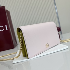 【配全套包装】‼️《Gucci新世代》系列深入探索品牌的典藏元素,将不同世代的设计融合为一体,谱写出一段 【配全套包装】‼️《Gucci新世代》系列深入探索品牌的典藏元素,将不同世代的设计融合为一体,谱写出一段