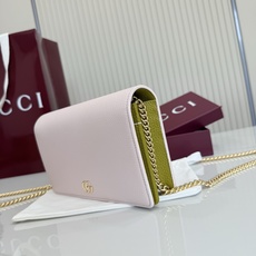 【配全套包装】‼️《Gucci新世代》系列深入探索品牌的典藏元素,将不同世代的设计融合为一体,谱写出一段 【配全套包装】‼️《Gucci新世代》系列深入探索品牌的典藏元素,将不同世代的设计融合为一体,谱写出一段