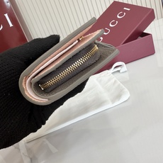 【配全套包装】‼️《古驰新世代》系列深入探索品牌的典藏元素,将不同世代的设计融入一种美学叙事。GG Ma 【配全套包装】‼️《古驰新世代》系列深入探索品牌的典藏元素,将不同世代的设计融入一种美学叙事。GG Ma