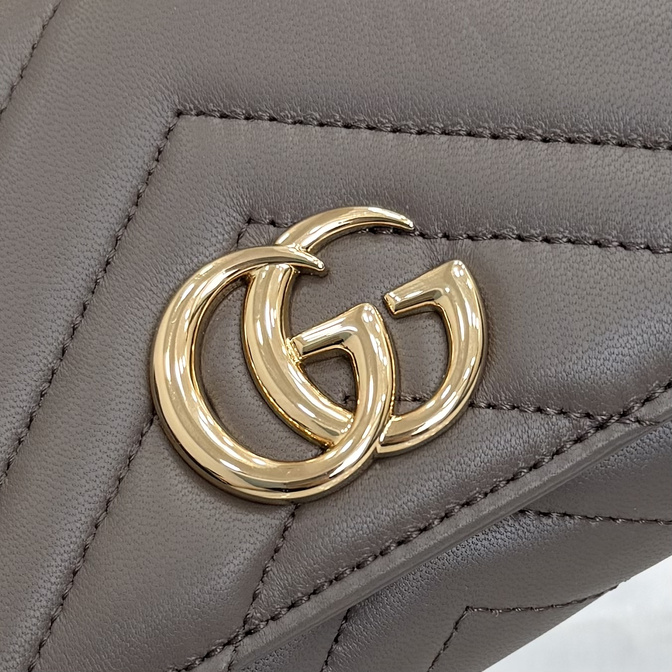 【配全套包装】‼️品牌标志性GG Marmont系列甄选柔软皮革打造长款钱包，成就别致廓形。双G造型配件