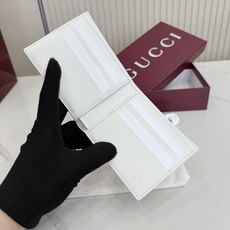 【配全套包装】‼️《Gucci新世代》系列深入探索品牌典藏元素,将不同世代的设计融入一体,营造出独特的美 【配全套包装】‼️《Gucci新世代》系列深入探索品牌典藏元素,将不同世代的设计融入一体,营造出独特的美