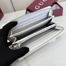 【配全套包装】‼️《Gucci新世代》系列深入探索品牌典藏元素,将不同世代的设计融入一体,营造出独特的美 【配全套包装】‼️《Gucci新世代》系列深入探索品牌典藏元素,将不同世代的设计融入一体,营造出独特的美