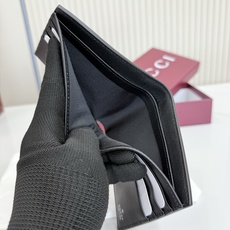 【配全套包装】‼️《Gucci新世代》系列深入探索品牌典藏元素,将不同世代的设计融入一体,营造出独特的美 【配全套包装】‼️《Gucci新世代》系列深入探索品牌典藏元素,将不同世代的设计融入一体,营造出独特的美