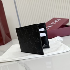 【配全套包装】‼️《Gucci新世代》系列深入探索品牌典藏元素,将不同世代的设计融入一体,营造出独特的美 【配全套包装】‼️《Gucci新世代》系列深入探索品牌典藏元素,将不同世代的设计融入一体,营造出独特的美