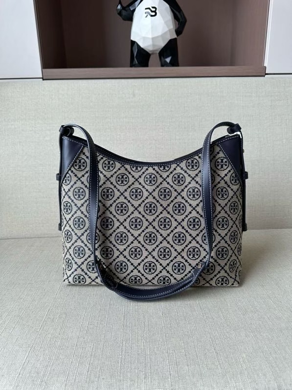 Tory Burch ～TB最新款 T MONOGRAM邮差包系列 最新款 单肩包 斜挎包 肩带可以调节长短