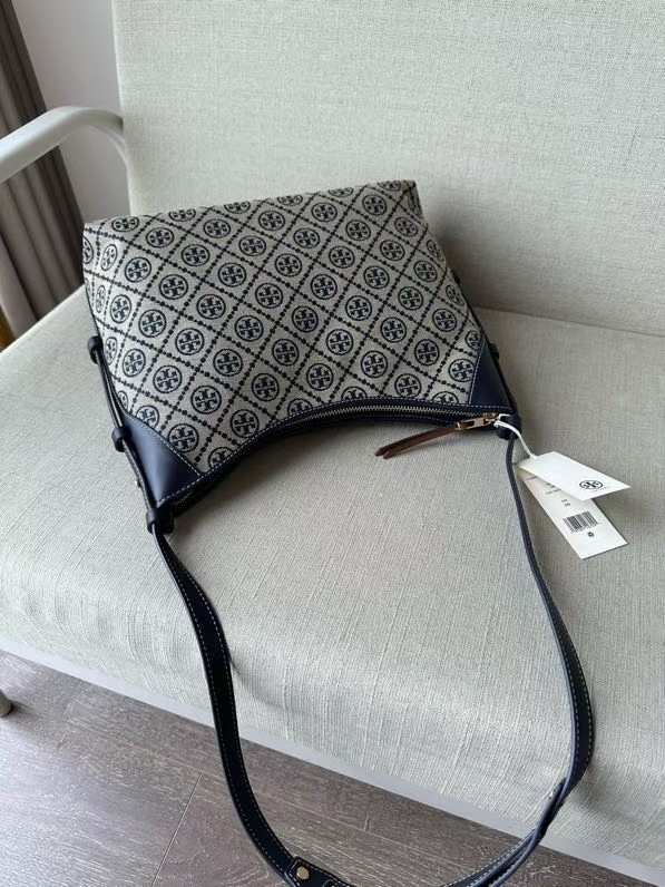 Tory Burch ～TB最新款 T MONOGRAM邮差包系列 最新款 单肩包 斜挎包 肩带可以调节长短