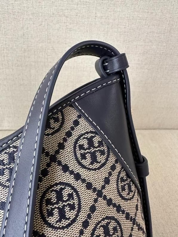 Tory Burch ～TB最新款 T MONOGRAM邮差包系列 最新款 单肩包 斜挎包 肩带可以调节长短