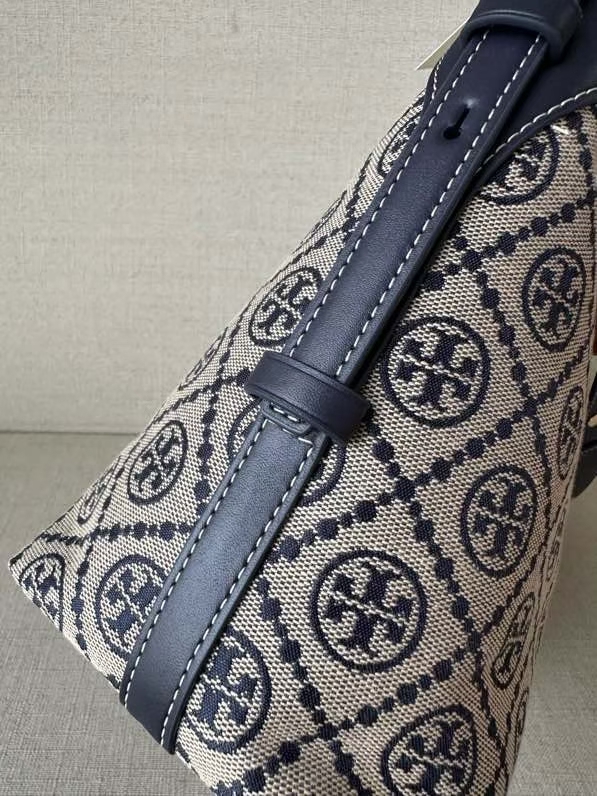 Tory Burch ～TB最新款 T MONOGRAM邮差包系列 最新款 单肩包 斜挎包 肩带可以调节长短