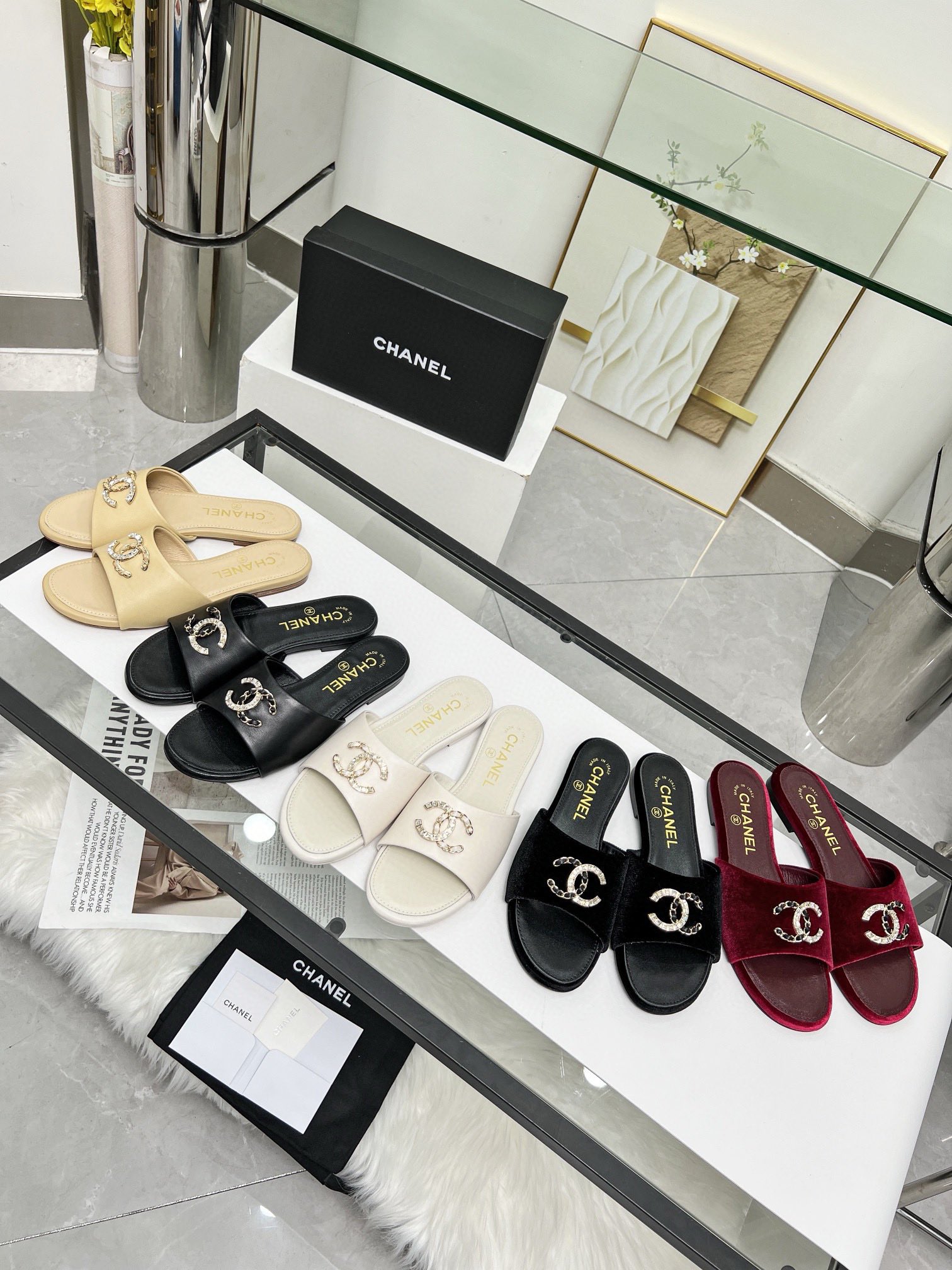 NO:166081,Chanel's new early spring slippers are in the hot sale 35-43. Rubber sole, leather sole, slippers, chanel, slippers19860909香奈儿早春新品拖鞋火爆抢购中35-43.橡胶底.真皮底,拖鞋,chanel,slippers,Women's Shoes