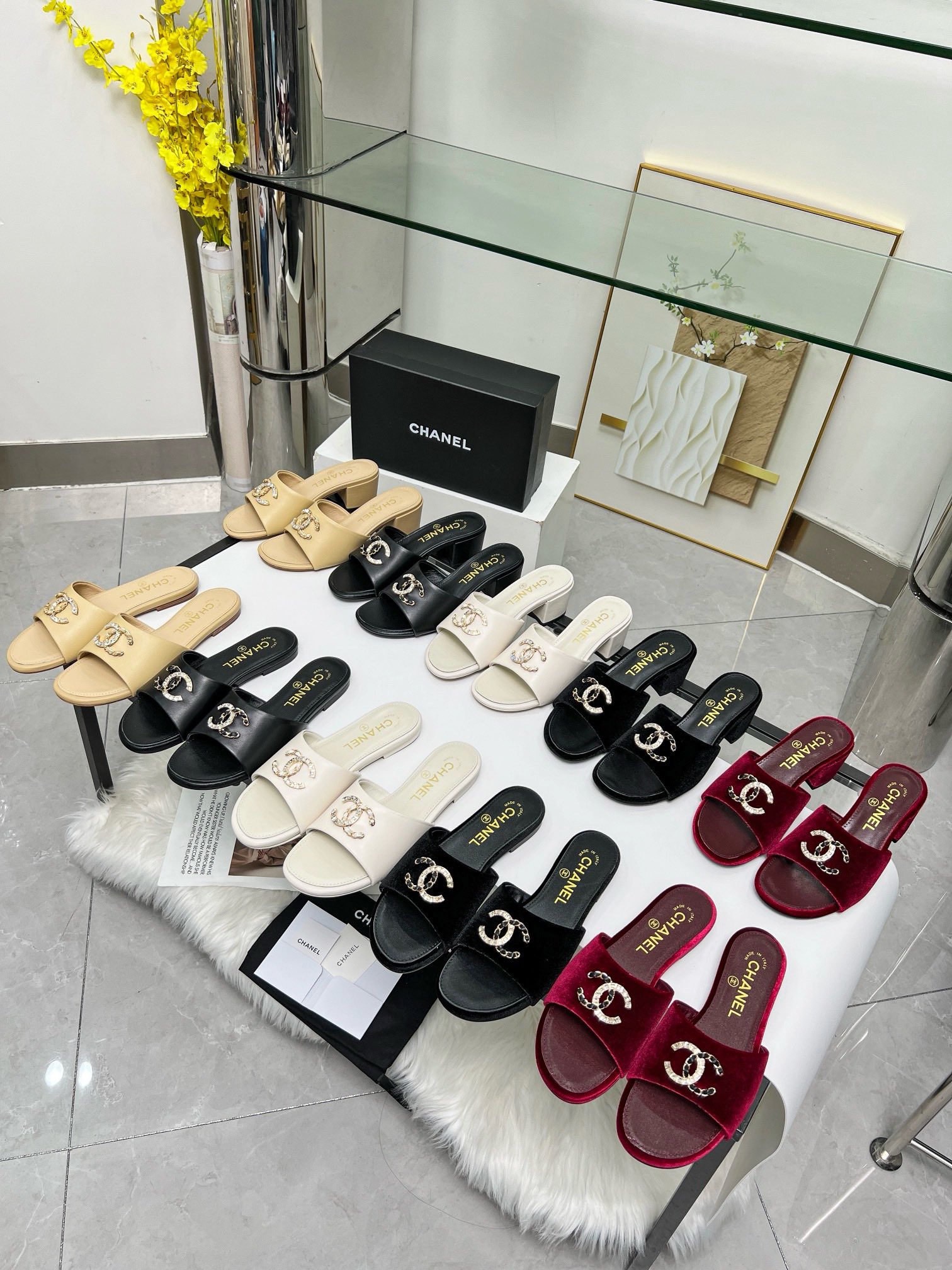 NO:230401,Chanel's new early spring slippers are in the hot sale 35-43. Like rubber soles, genuine leather soles, slippers, chanels, slippers19860909香奈儿早春新品拖鞋火爆抢购中35-43.像胶底.真皮底,拖鞋,chanel,slippers,Women's Shoes