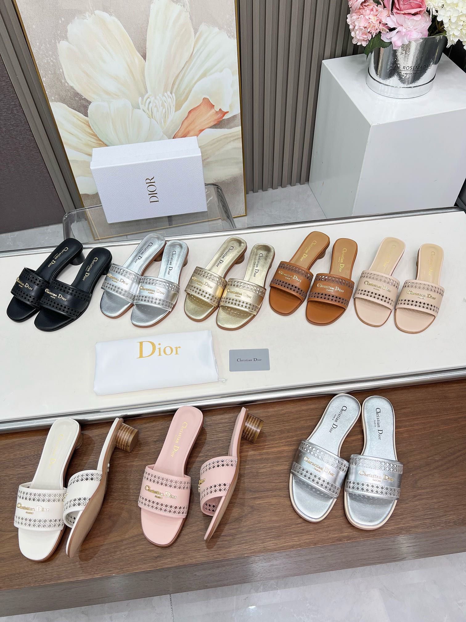 NO:234747,Dior's new hollow mid-heel slippers in the early spring. 35-43. Like rubber sole, genuine leather sole, slippers, dior, slippers19860909迪奥早春新款镂空中跟拖鞋.35-43.像胶底.真皮底,拖鞋,dior,slippers,Women's Shoes