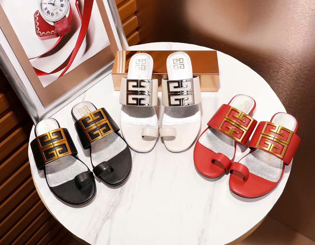 NO:166093,Givenchy slippers, original hardware, luxurious and elegant design, super beautiful. The upper top layer cowhide, inner sheepskin, size 35-40. Size 41-42 can be customized. It is available in black, off-white, big red, 3 colors, full packaging, slippers, given, given, given, slippers, cowhide, sheepskin19860909Givenchy 纪梵希拖鞋,原版五金,华贵典雅的设计 ,超级好看.鞋面头层牛皮,内里羊皮,35-40码.41-42码可以订做.有黑色~米白色~大红色～3个颜色,全套包装,拖鞋,givenchy,givenchy,slippers,cowhide,sheepskin,Women's Shoes