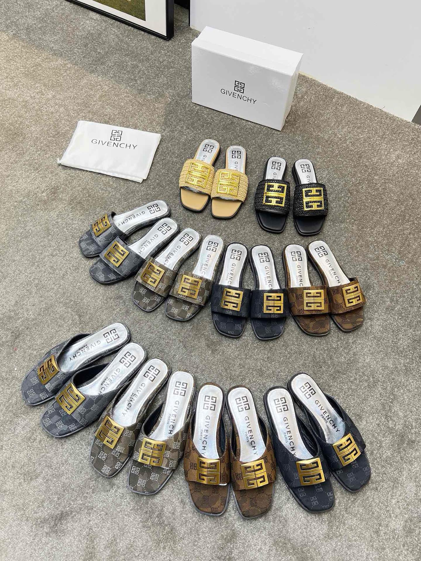 NO:166097,GIVENCHY/Givenchy open-toe flat slippers are shipped. The metal buckle with the brand logo is matched with the metallic silver leather pad, which is high-end and elegant. The upper top layer of cowhide, inner sheepskin, sizes 35-40. Size 41-43 can be customized. [Celebration] [Celebration], slippers, given, given, slippers, cowhide, sheepskin19860909GIVENCHY/纪梵希露趾平底拖鞋出货了,带有品牌标志的金属饰扣与金属质感的银色皮垫搭配,高端大气上档次.鞋面头层牛皮,内里羊皮,35-40码.41-43码可以订做.[庆祝][庆祝][庆祝],拖鞋,givenchy,givenchy,slippers,cowhide,sheepskin,Women's Shoes