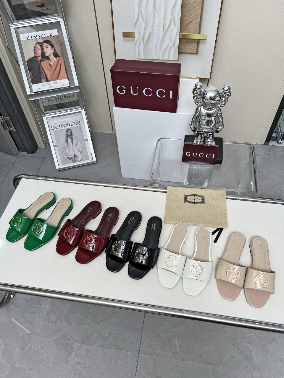 NO:166084,[GUCCI Spring and Summer Gift·Snake Year Limited Series] To celebrate the Year of the Snake, to celebrate the Year of the Snake, this slipper is made of exquisite patent leather, 35-43 rubber sole. Genuine leather sole, slippers, gucci, slippers19860909【GUCCI 春夏季献礼·蛇年限定系列】 为庆祝蛇年,为庆祝蛇年,这款拖鞋采用精致的漆皮制成,35-43 橡胶底 .真皮底,拖鞋,gucci,slippers,Women's Shoes