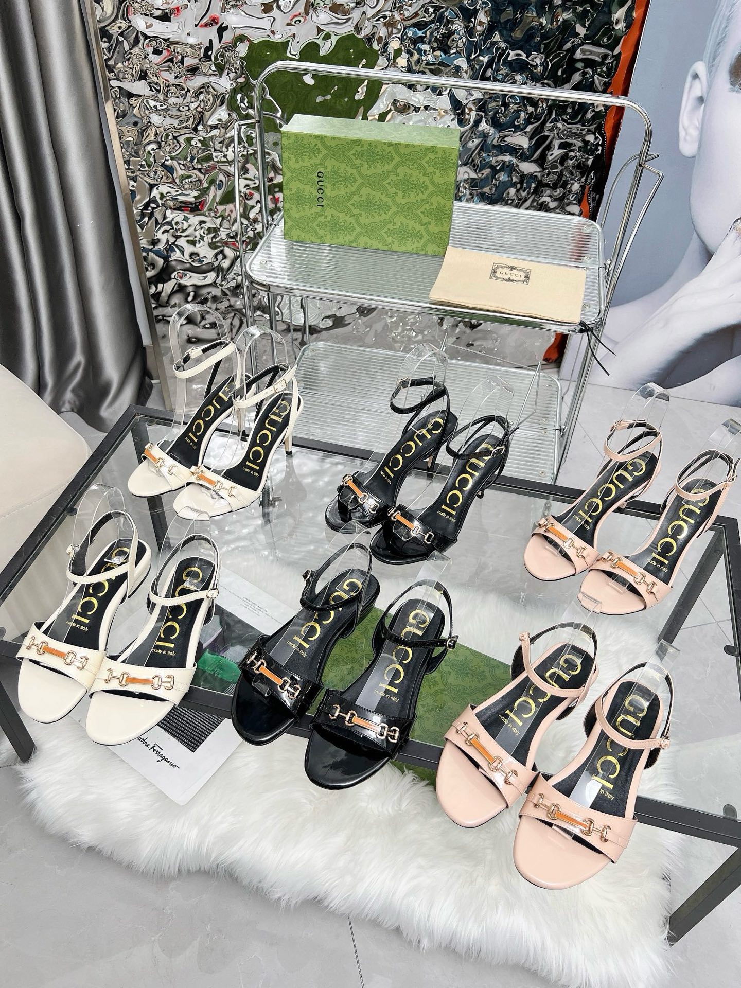 NO:235941,Gucci 2005 new horse-bit sandals!  High heels are versatile and slim, and the original 1:1 hardware is used!  The fabric is made of first layer of cow patent leather!  Inner footbed sheep standard size 35/40 (41 custom made no return) Color black, white, meat optional heel height 7 cm, sandals, gucci, gucci, sandals19860909Gucci古驰2005新款马衔扣凉鞋！高跟百搭显瘦、受用原版1:1五金！面料采用头层牛漆皮！内里垫脚羊标准码数35/40(41订做不退放)颜色黑、白、肉可选跟高7厘米,凉鞋,gucci,gucci,sandals,Women's Shoes