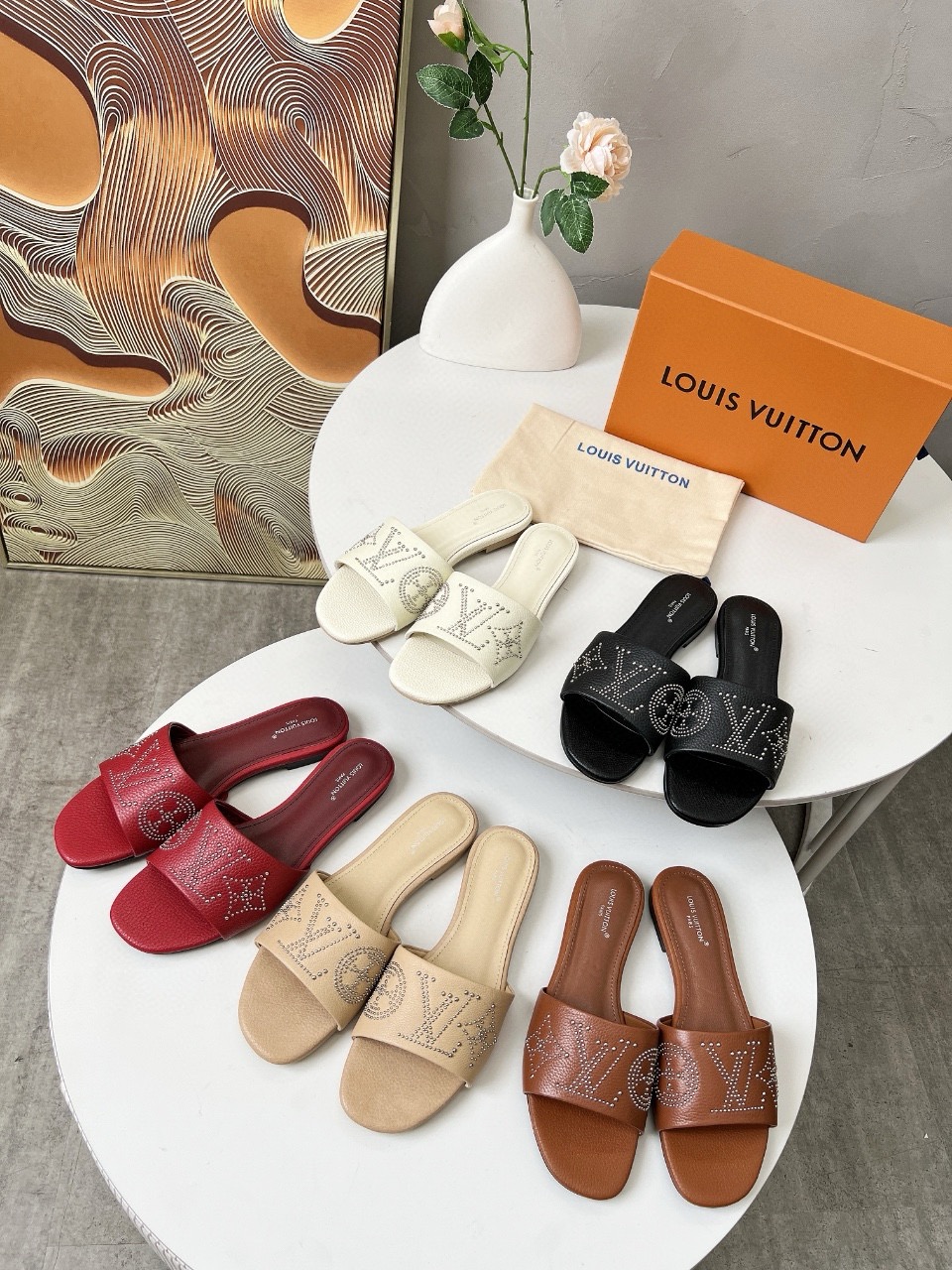 NO:230366,LV new slippers. 35-43. Flat sole like rubber sole. Genuine leather sole, slippers, louis vuitton, slippers19860909LV新款拖鞋.35-43.平底像胶底.真皮底,拖鞋,louis vuitton,slippers,Women's Shoes