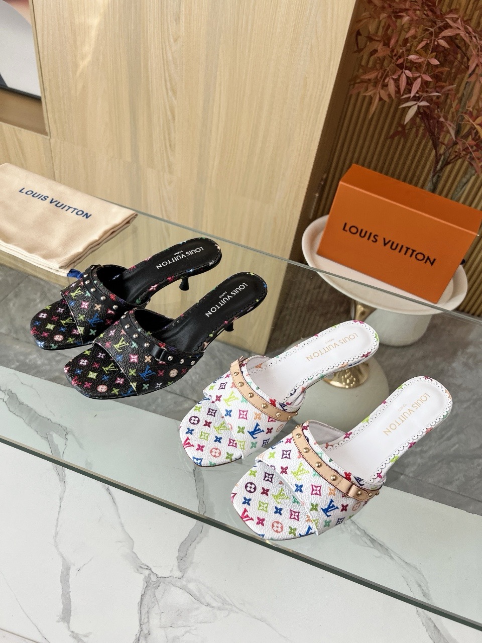 NO:250111,LV35-43. Heel height 5.5 cm 35-43. Like rubber sole, genuine leather sole, high heels, louis vuitton, high heels19860909LV35-43.跟高5.5厘米35-43.像胶底.真皮底,高跟鞋,louis vuitton,high heels,Women's Shoes