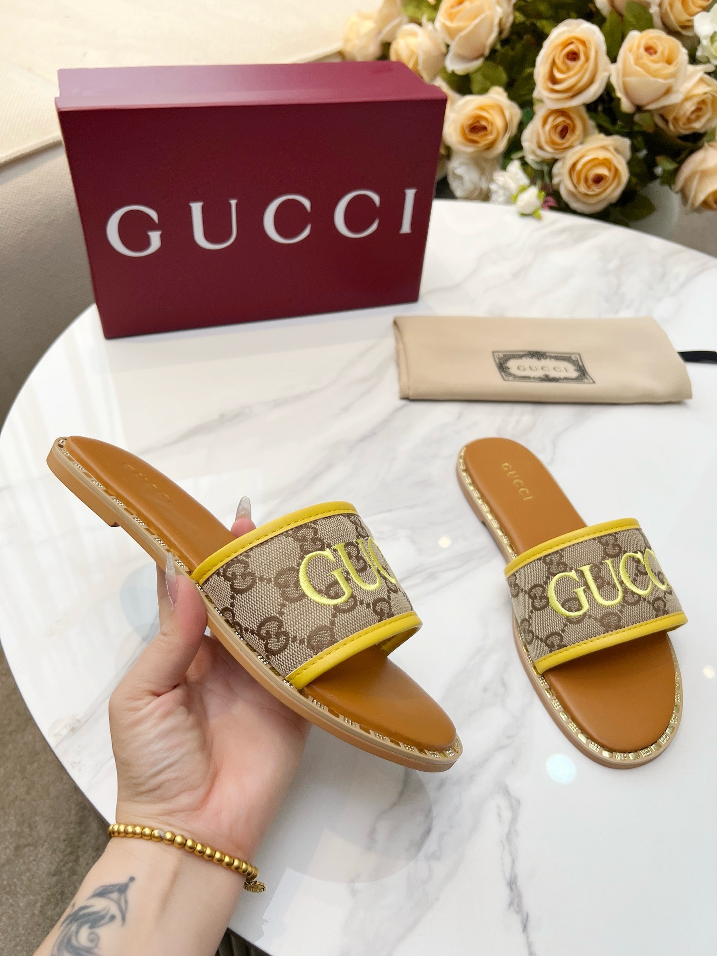 NO:256962,GUCCl, 25 spring and summer new casual women's earth electric embroidered double G sandals, size 35-43, rubber sole, leather sole, slippers, christian louboutin, gucci, slippers19860909GUCCl,25春夏新款休闲女土电绣双G凉拖,35-43码,橡胶底,皮底,拖鞋,christian louboutin,gucci,slippers,Women's Shoes