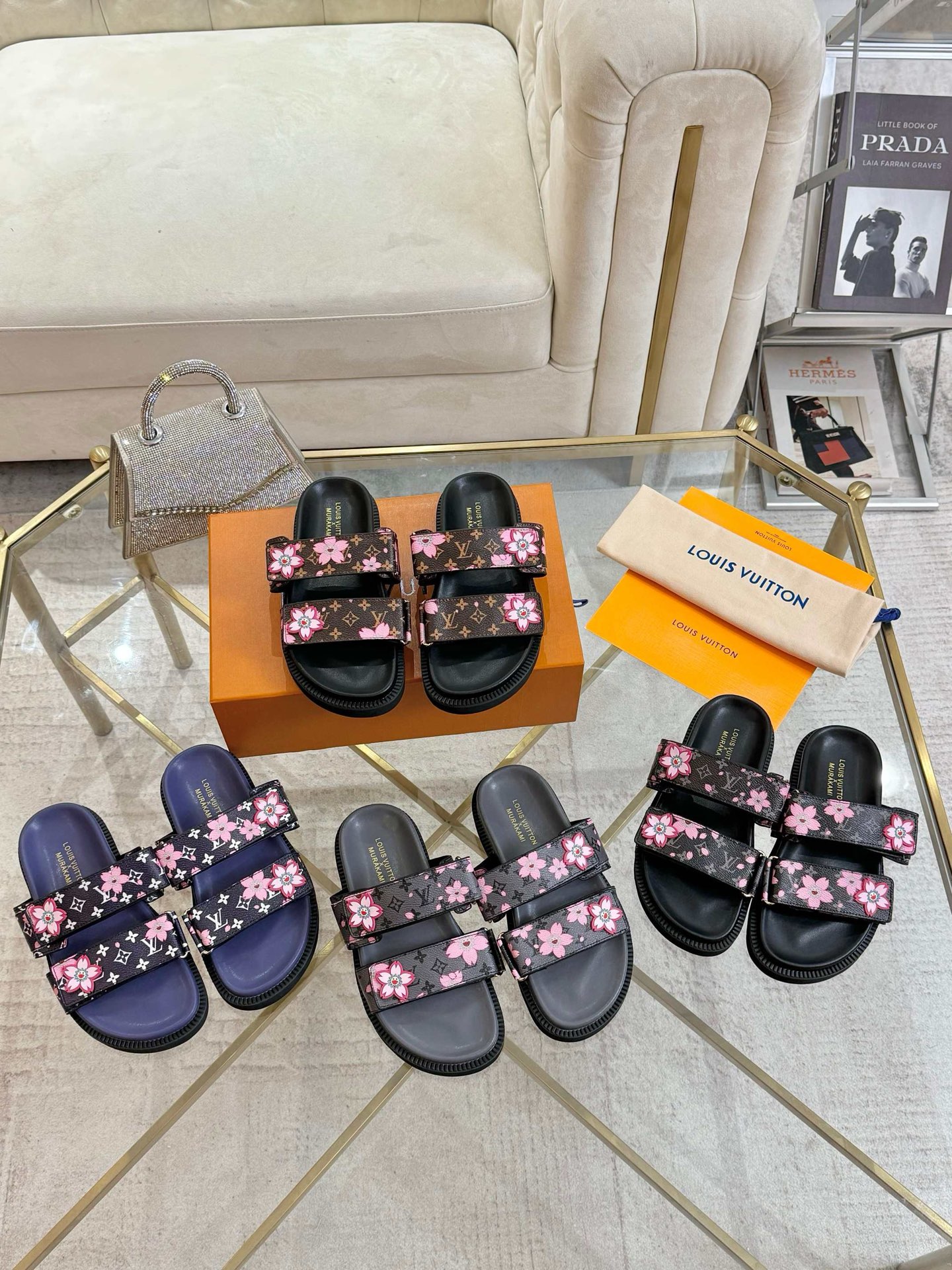 NO:245831,2025 Louis Vuitton x Takashi Murakami | 20th Anniversary Reprint Series Newly Unveiled 35-45, Slippers, louis vuitton, slippers198609092025路易威登 x 村上隆|二十周年再版系列全新亮相35-45,拖鞋,louis vuitton,slippers,Women's Shoes