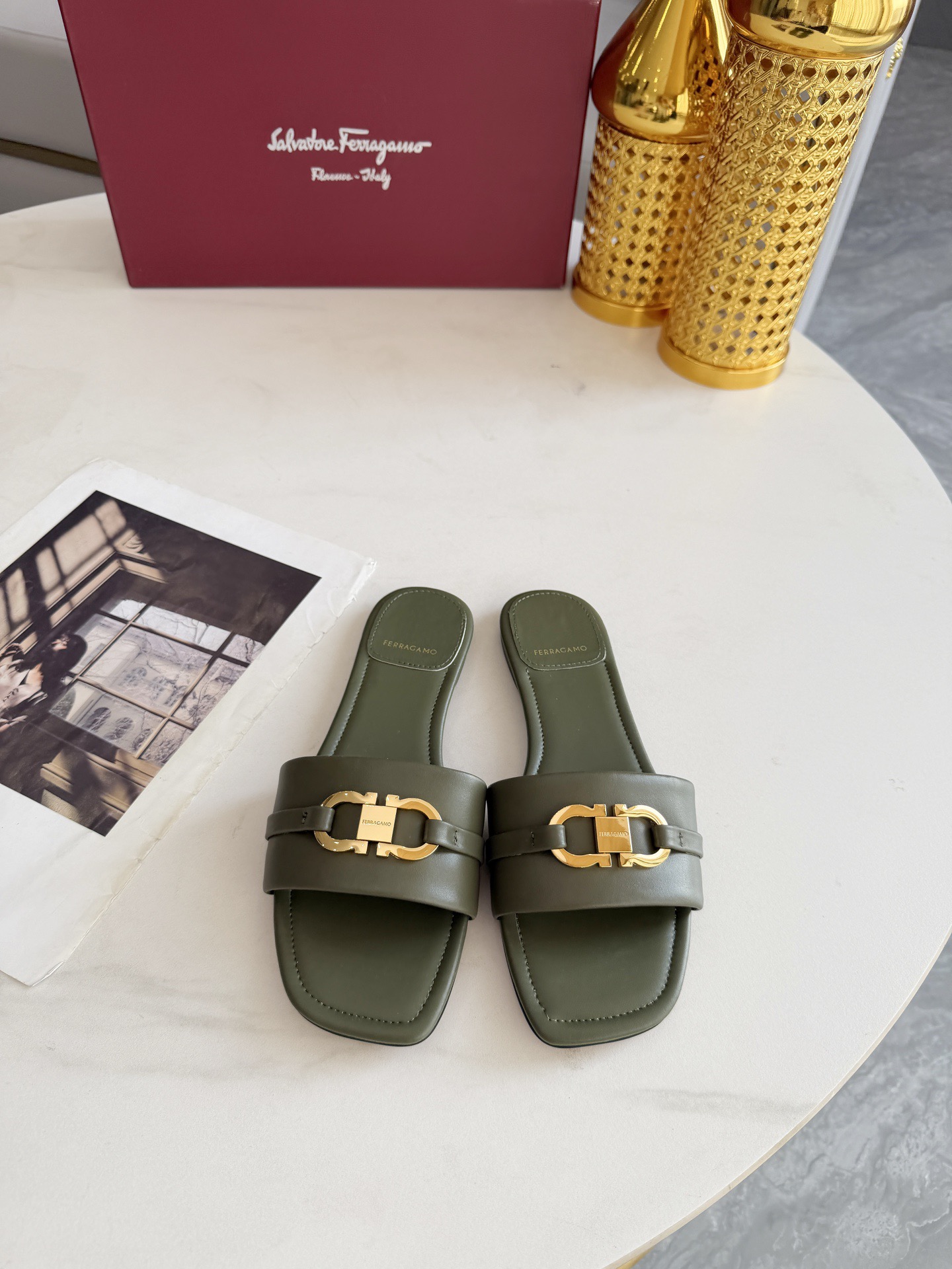 NO:817350,2026 early spring Ferragamo new denim pure leather women's flat slippers. 35-42. Rubber sole. Genuine leather sole, slippers, ferragamo, ferragamo, slippers198609092026早春Ferragamo菲拉格慕新款牛仔纯皮女平底拖.35-42.橡胶底.真皮底,拖鞋,ferragamo,ferragamo,slippers,Women's Shoes