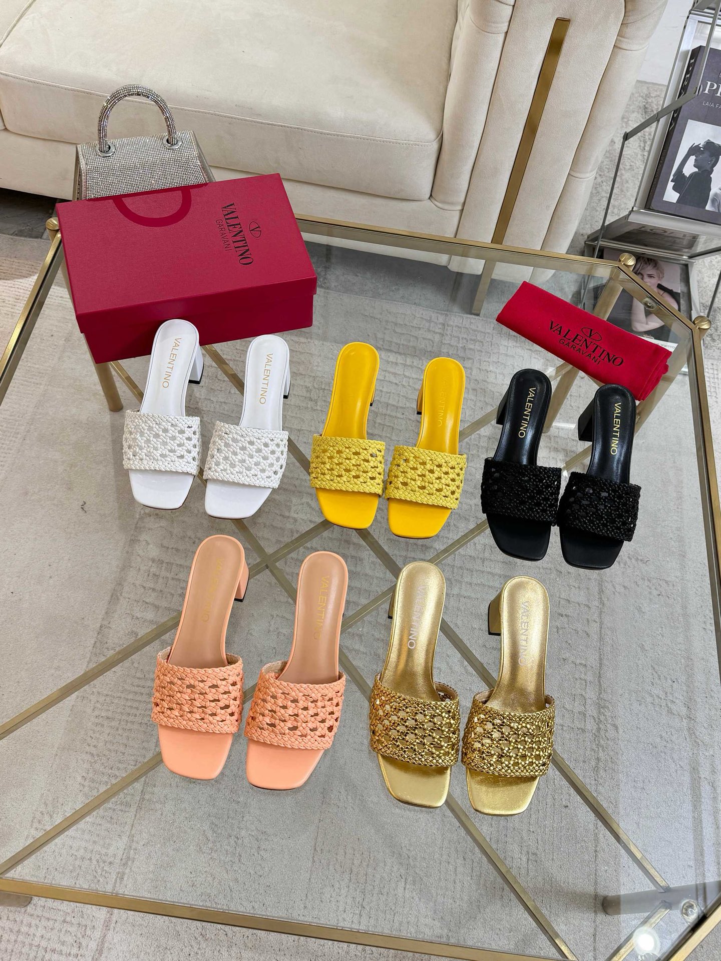 NO:817283,Valentino, hand-woven with perfect details, very eye-catching catwalk series recommended [strong][strong] Sizes 35 to 42, heel height 6.5, genuine leather soles, slippers, valentino, slippers19860909华伦天奴 手工编织细节完美 非常亮眼的走秀系列推[强][强] 码数35一42码 跟高6.5 真皮底,拖鞋,valentino,slippers,Women's Shoes