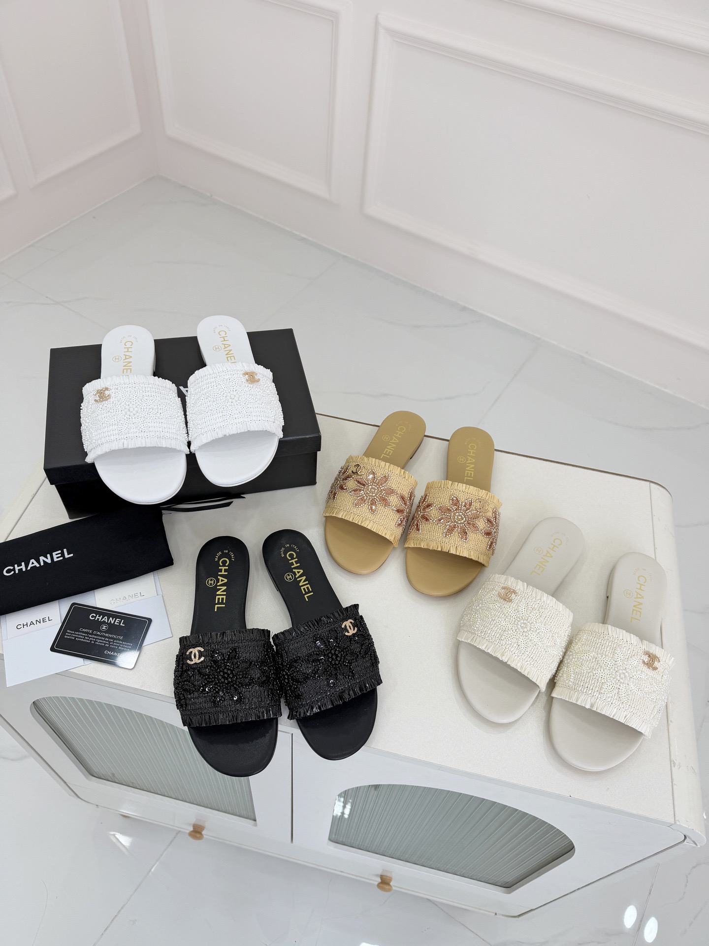 NO:817290,Chanel 2026 Early Spring Handicraft Workshop. Purely hand-woven raffia + hand-sewn beads. 36-43. Rubber soles. Genuine leather soles, slippers, chanel, slippers19860909香奈儿2026早春手工坊.拉菲草纯手工编织+手工缝制串珠.36-43.橡胶底.真皮底,拖鞋,chanel,slippers,Women's Shoes