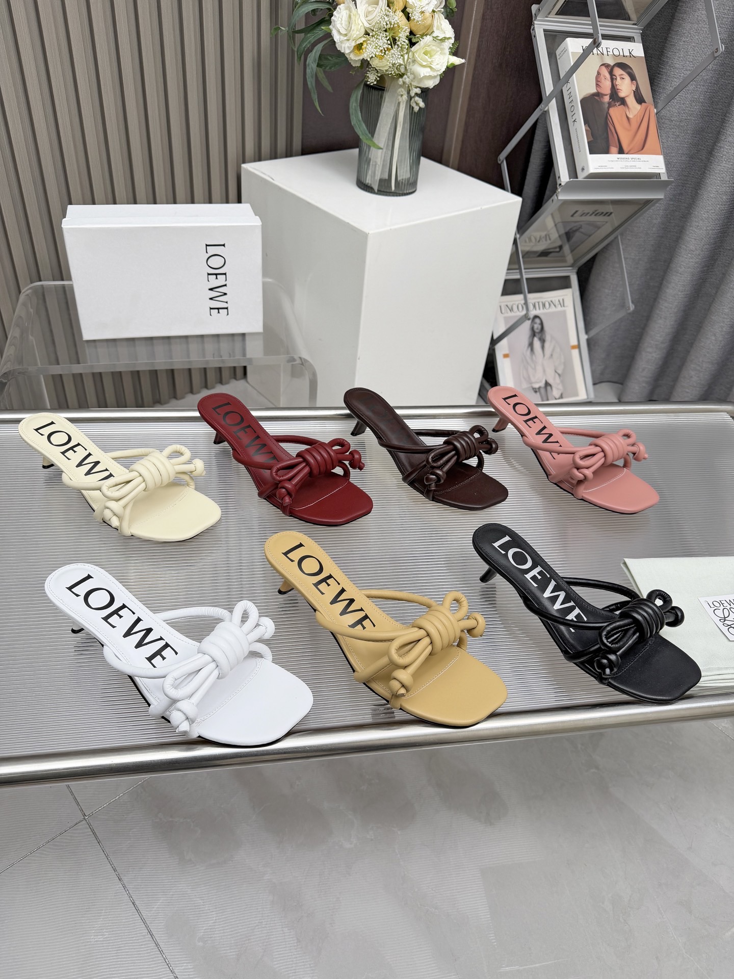 NO:817309,2026 loewe official website new bow kitten heel slippers 35-43., heel height 4.5 cm. Rubber sole P145. Genuine leather sole, slippers, loewe, loewe, slippers198609092026loewe罗意威官网新款蝴蝶结小猫跟拖鞋35-43.,跟高4.5厘米.橡胶底Ｐ145.真皮底,拖鞋,loewe,loewe,slippers,Women's Shoes