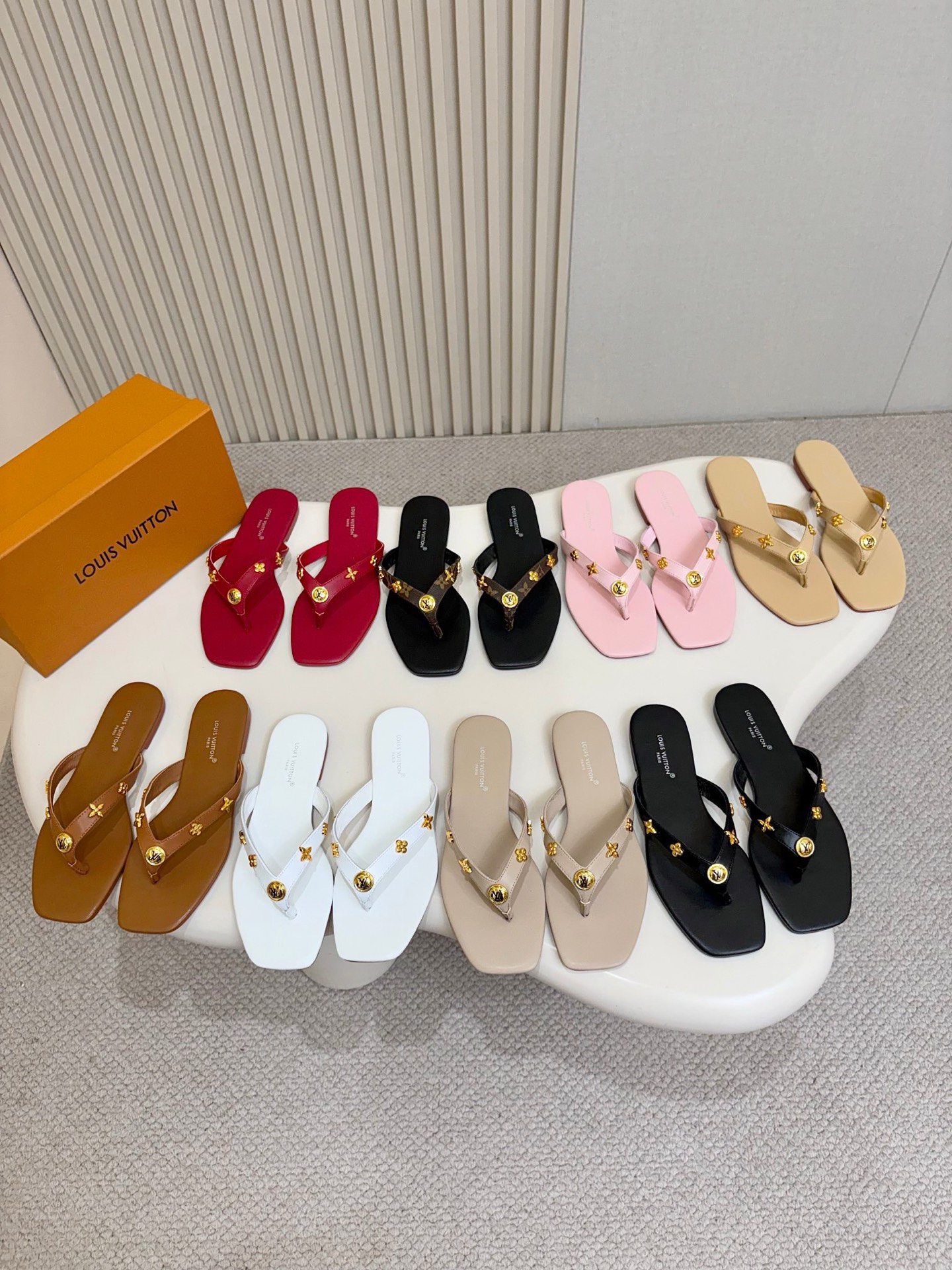 NO:817356,26Louis Vuitton new spring and summer flip-flops 35-43 leather sole +40, slippers, louis vuitton, louis vuitton, louis vuitton, slippers1986090926Louis Vuitton驴家春夏新款夹脚拖鞋35-43 皮底＋40,拖鞋,louis vuitton,louis vuitton,louis vuitton,slippers,Women's Shoes