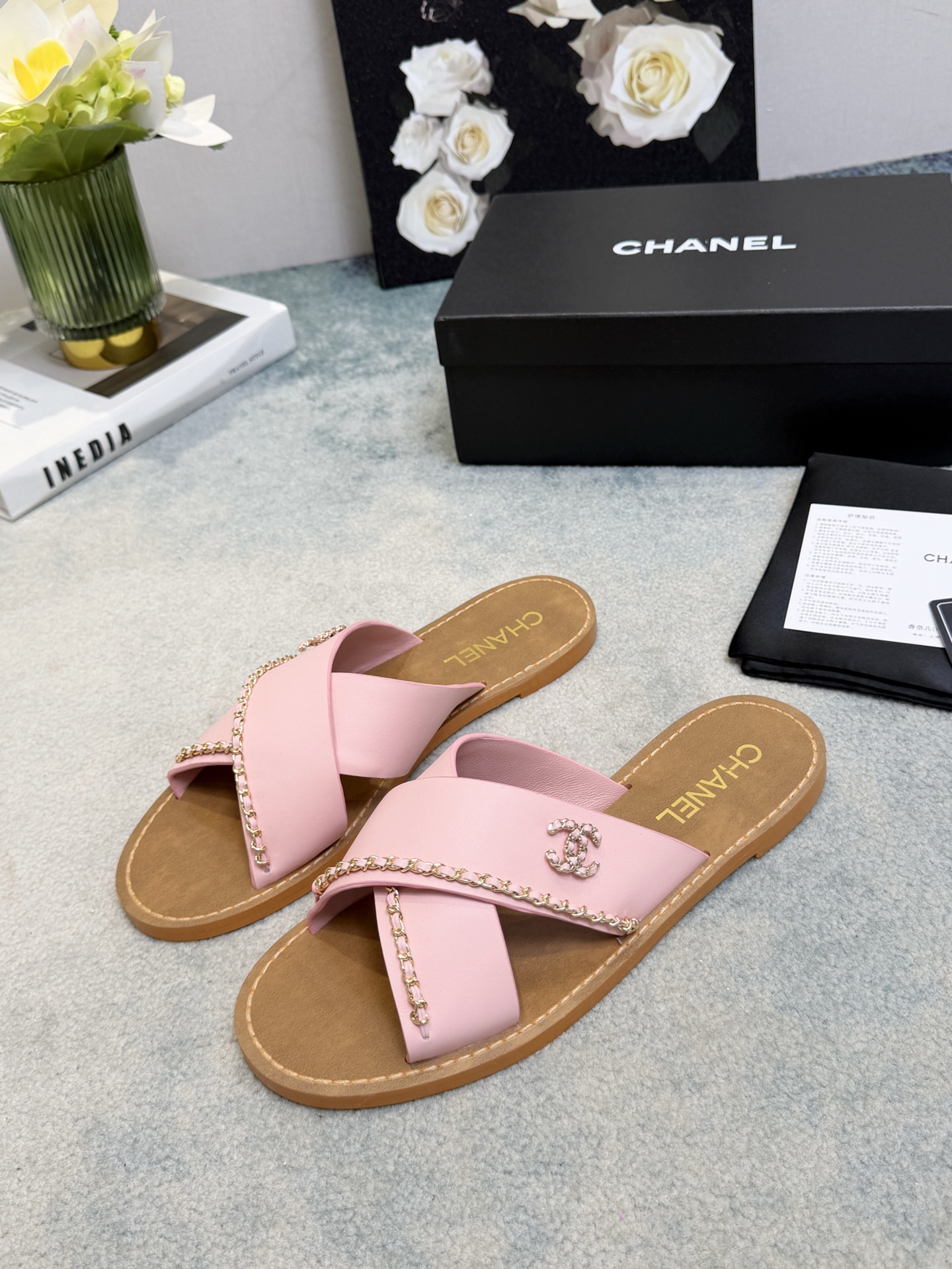 NO:817374,Xiaoxiang's spring and summer new style, double-layer combination outsole, cowhide with sheepskin lining, size 35-43, rubber sole, (leather sole plus 40), slippers, slippers, cowhide, sheepskin19860909小香春夏新款,双层组合大底,牛皮面内里羊皮,35-43码,橡胶底,（皮底加40）,拖鞋,slippers,cowhide,sheepskin,Women's Shoes
