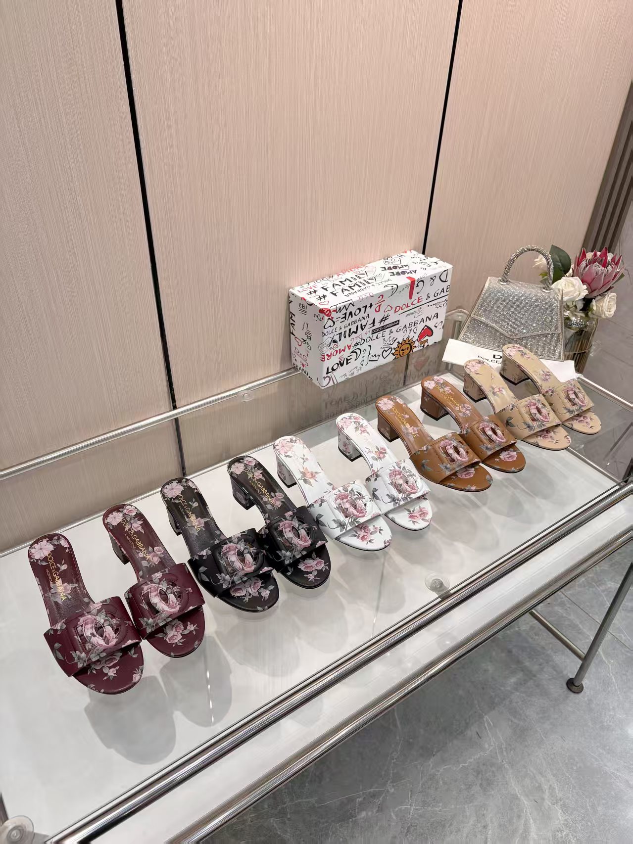NO:870785,Dolce&Gabbana new style, size 35-43, rubber sole, leather sole, slippers, Dolce&Gabbana, slippers19860909杜嘉班纳新款,码数35-43,橡胶底,皮底,拖鞋,Dolce&Gabbana,slippers,Women's Shoes