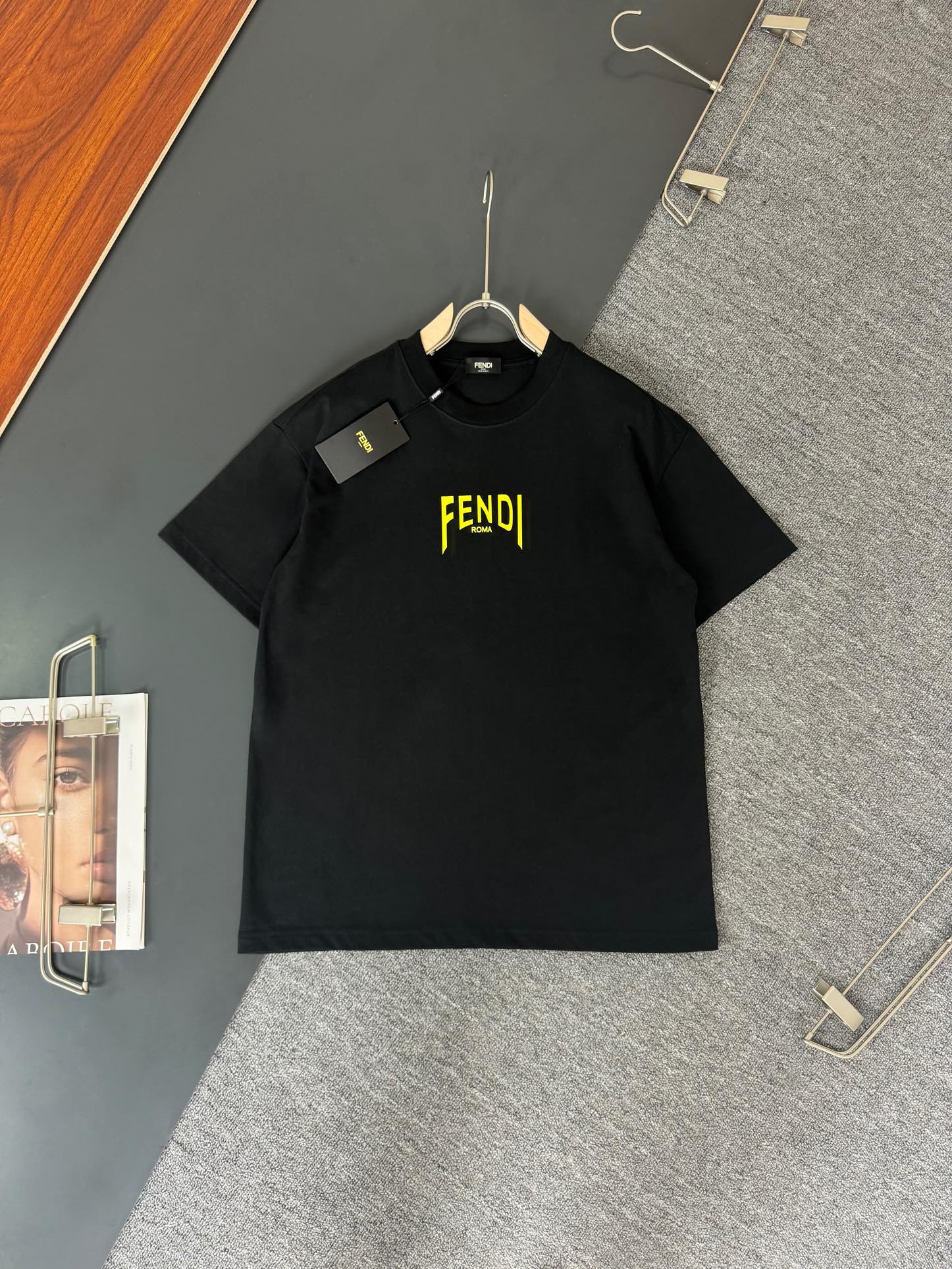 FENDI*Fendi*2024SS primavera/verano último estilo cuello redondo manga corta camiseta, algodón puro de doble hilo de al…
