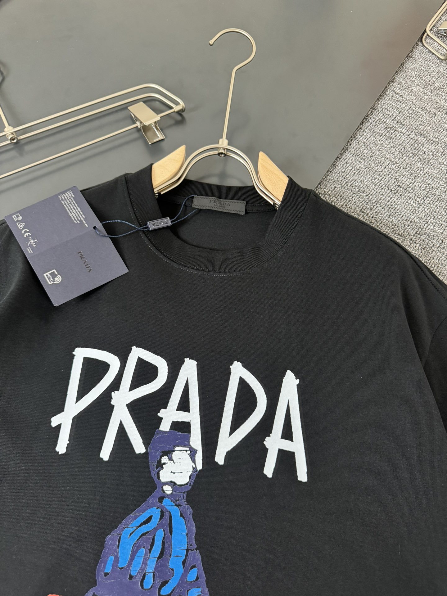 PRAD*普拉*春夏最新款圆领时尚短袖T恤重克纯棉双纱纯棉面料！贴肤舒适耐看又好穿经典简约logo设计原