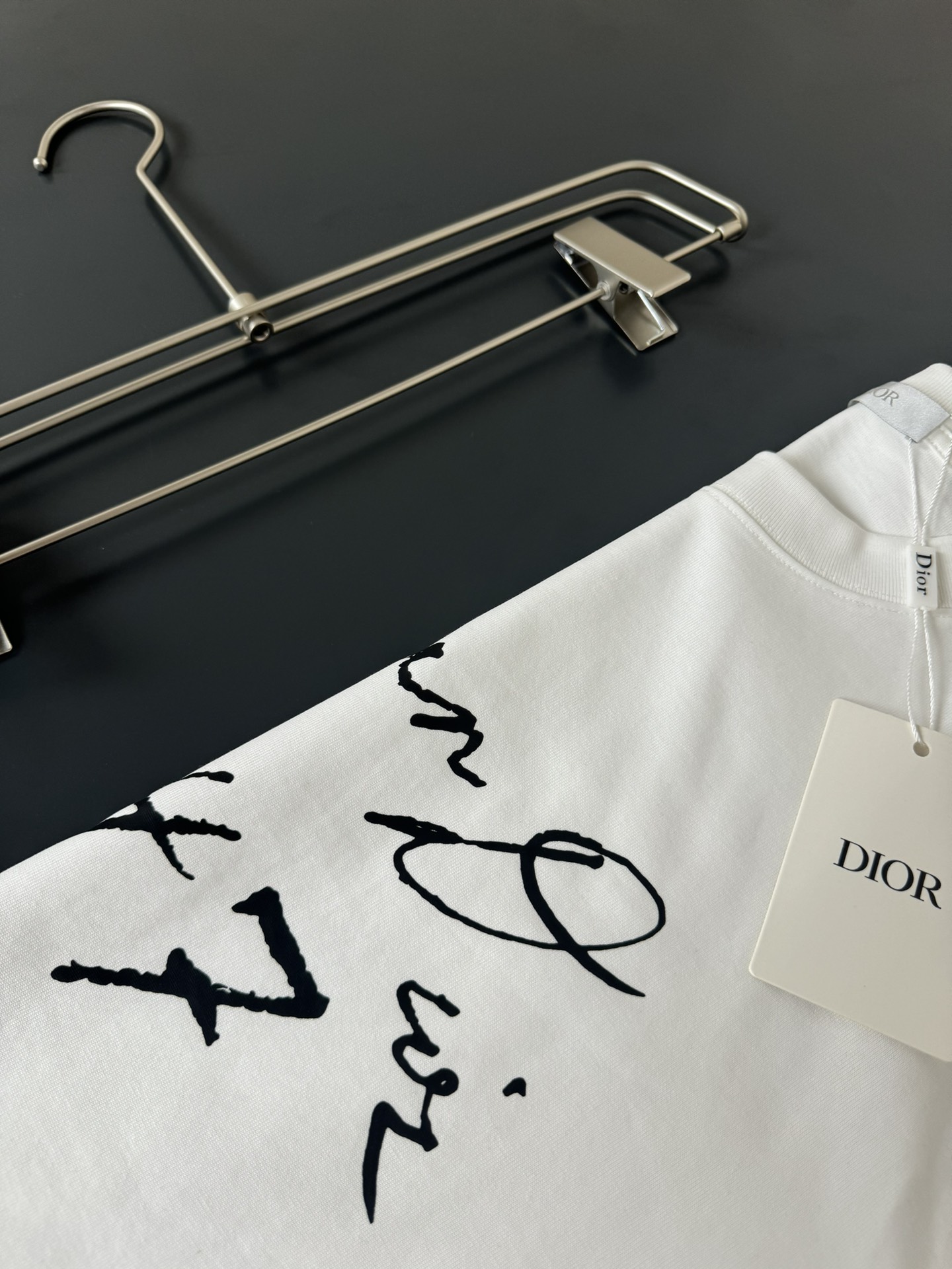 DIOR*迪奥*CD2024SS春夏最新款圆领时尚短袖T恤重克纯棉双纱纯棉面料！贴肤舒适耐看又好穿经典字