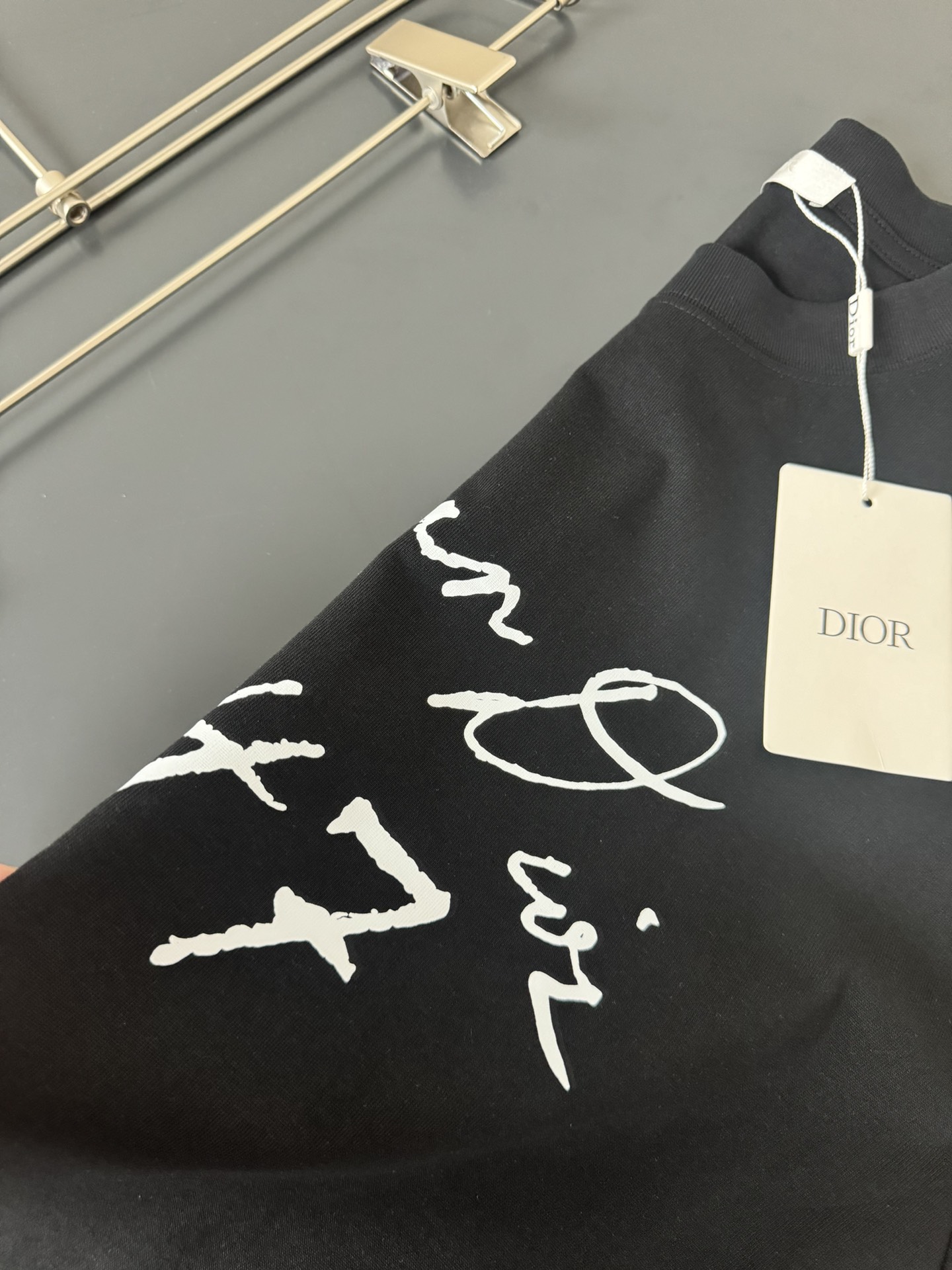 DIOR*迪奥*CD2024SS春夏最新款圆领时尚短袖T恤重克纯棉双纱纯棉面料！贴肤舒适耐看又好穿经典字