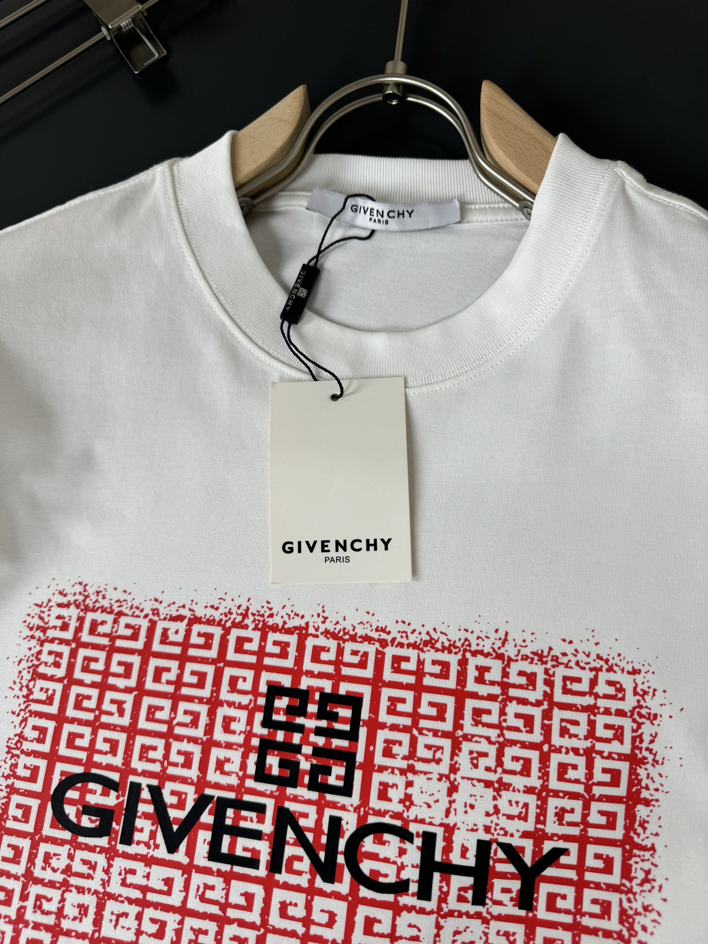 Givenchy*纪梵希*春夏最新款圆领时尚短袖T恤重克纯棉双纱纯棉面料！贴肤舒适耐看又好穿经典字母lo